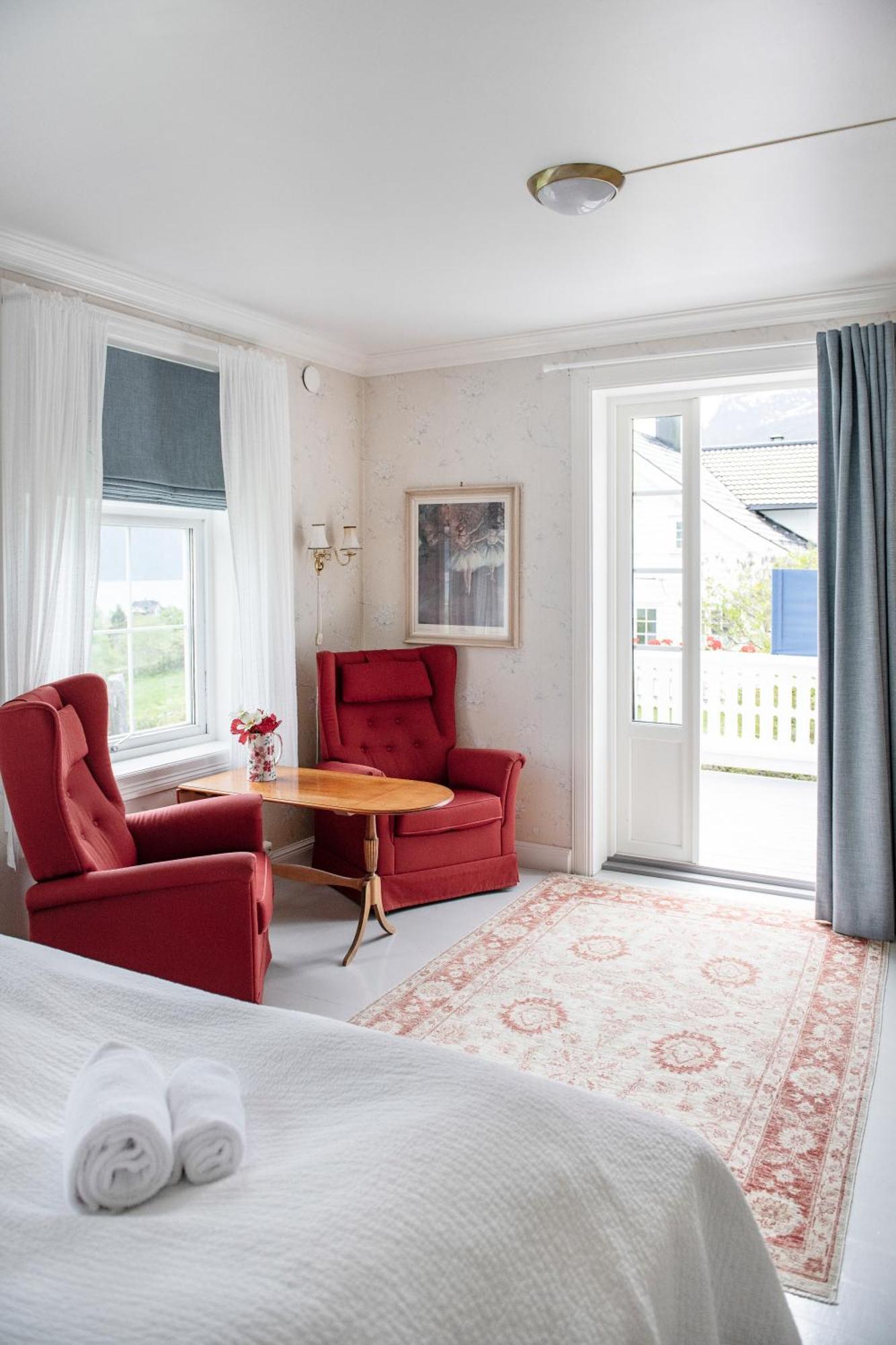 Nes Gard Hotell Høyheimsvik Eksteriør bilde